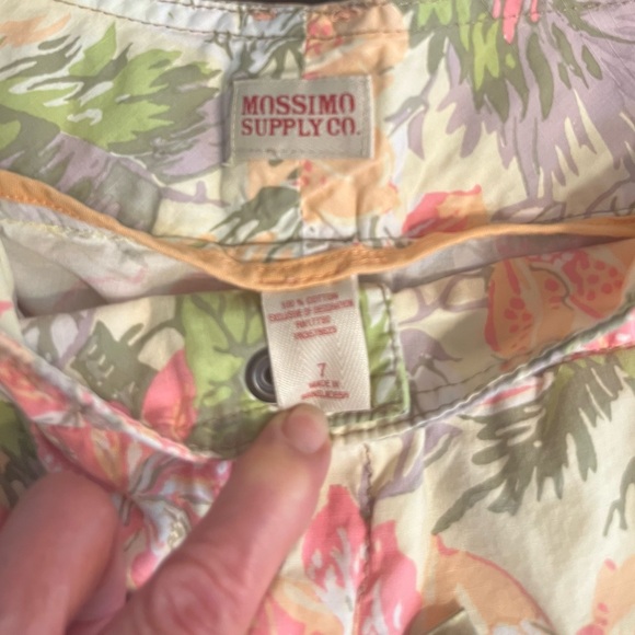 Woman’s shorts snapped front zipper flowers leaves - Picture 7 of 7